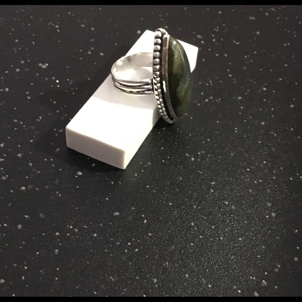 Labradorite Ring - Picture 2 of 5